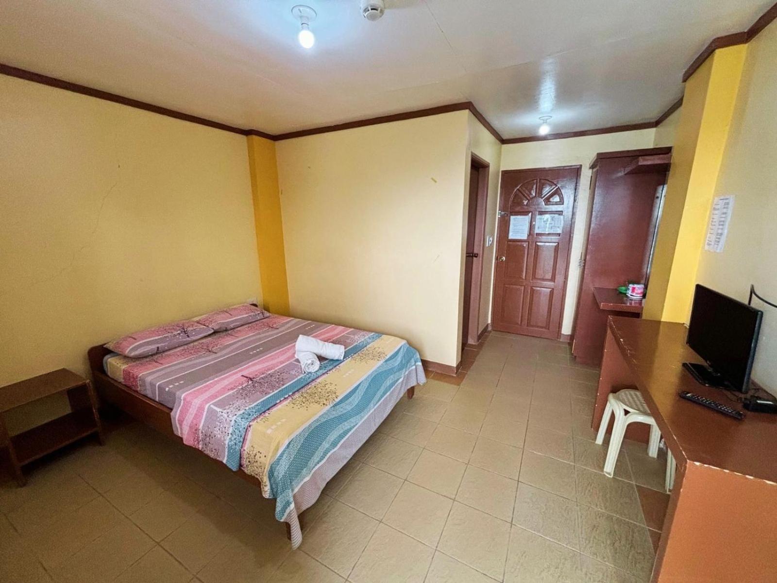 White Beach Hotel Puerto Galera Powered By Cocotel Exterior foto
