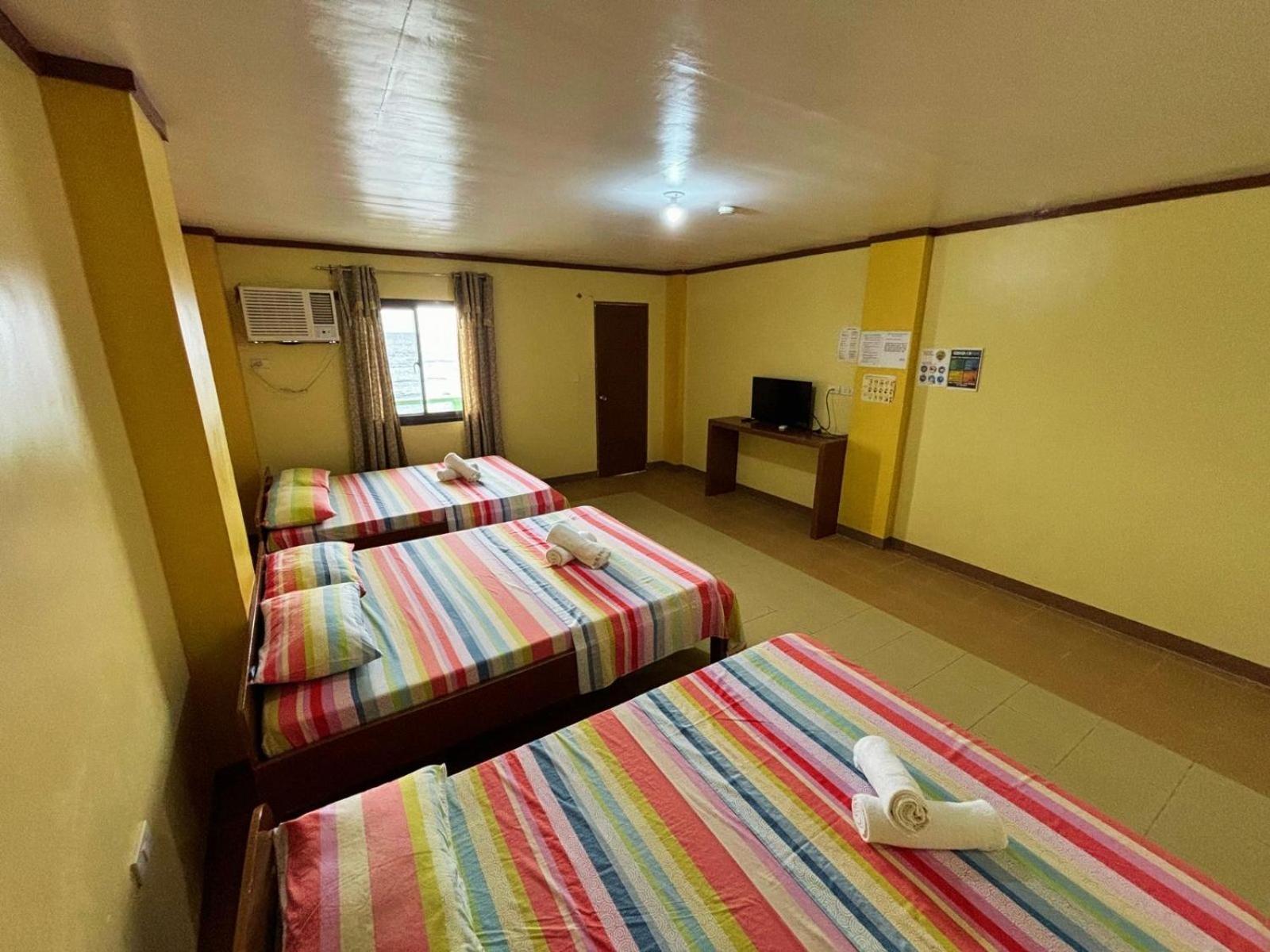 White Beach Hotel Puerto Galera Powered By Cocotel Exterior foto