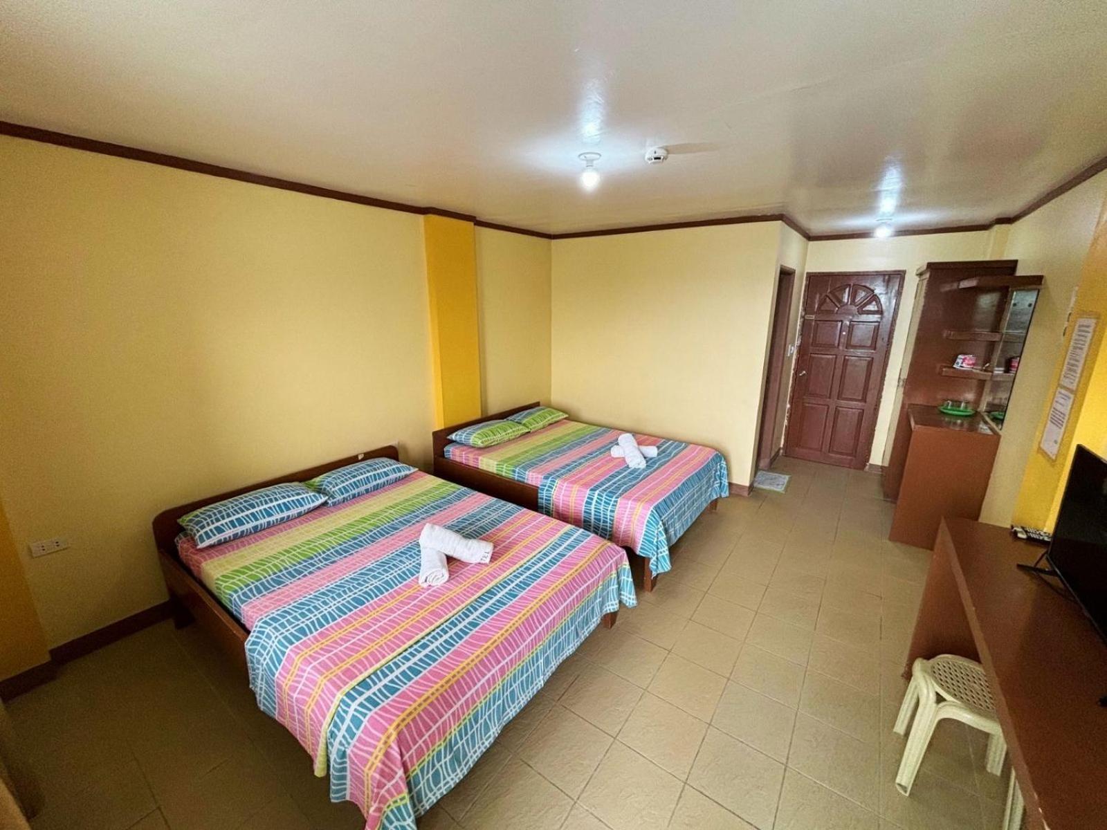 White Beach Hotel Puerto Galera Powered By Cocotel Exterior foto