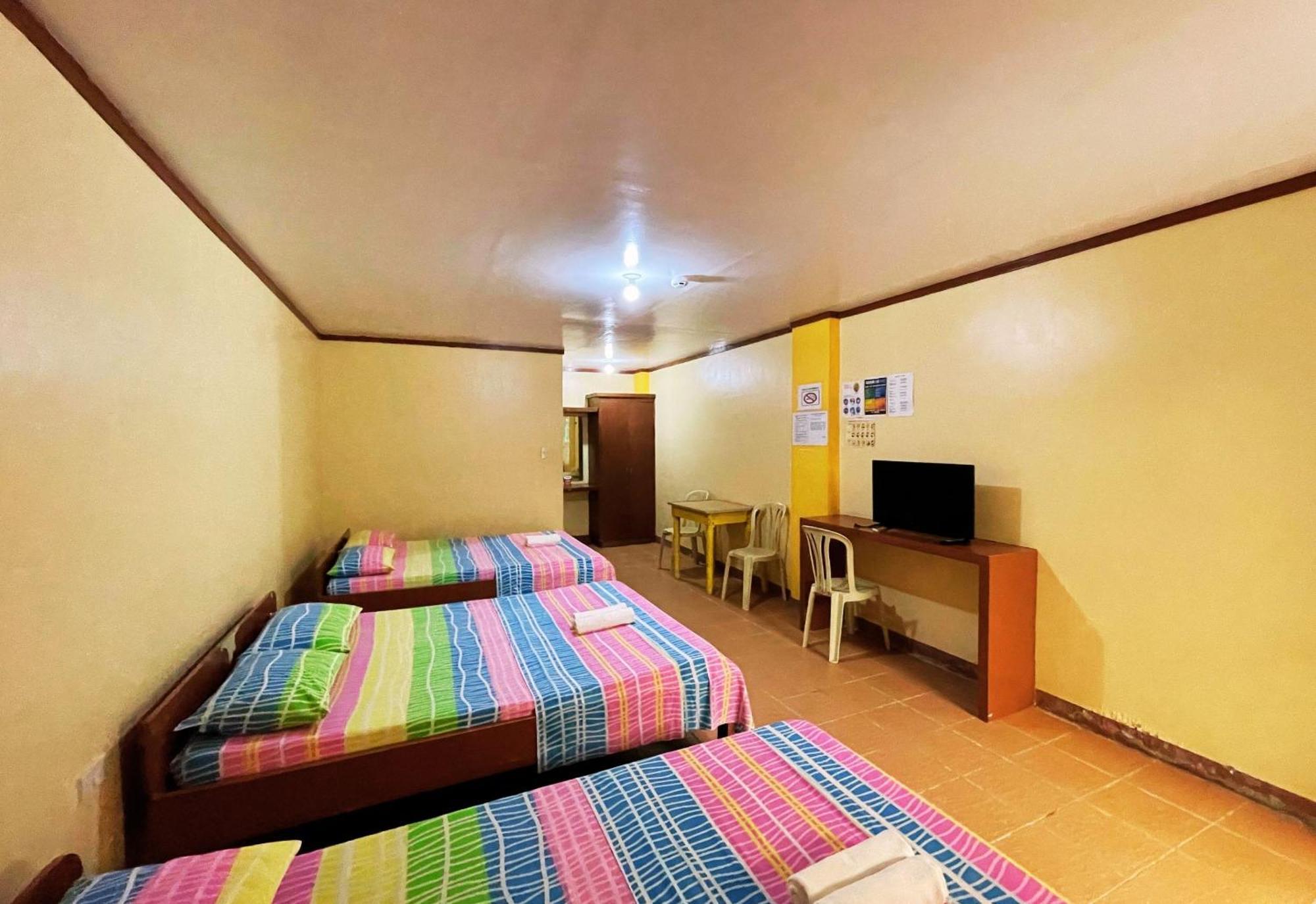 White Beach Hotel Puerto Galera Powered By Cocotel Exterior foto