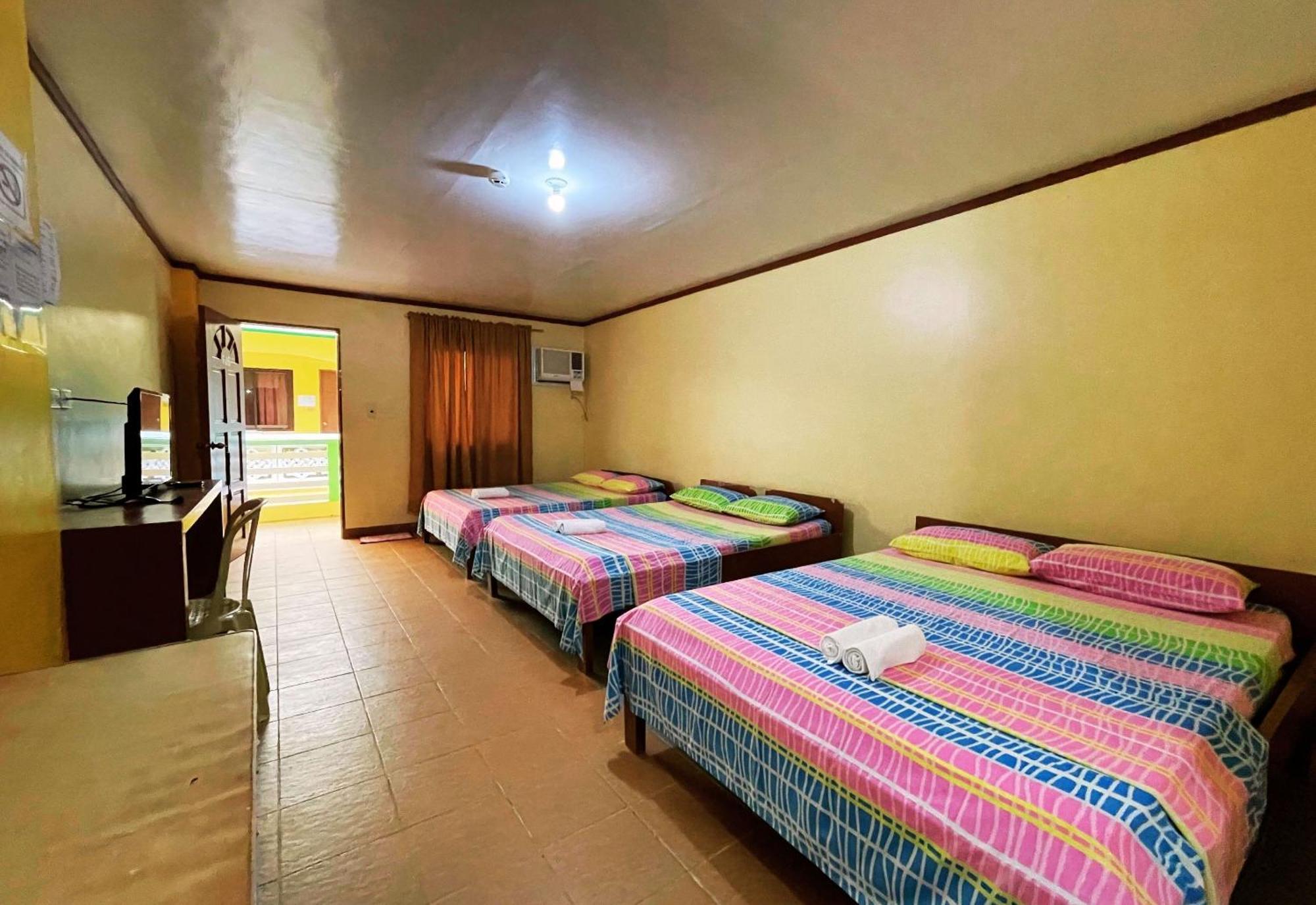 White Beach Hotel Puerto Galera Powered By Cocotel Exterior foto