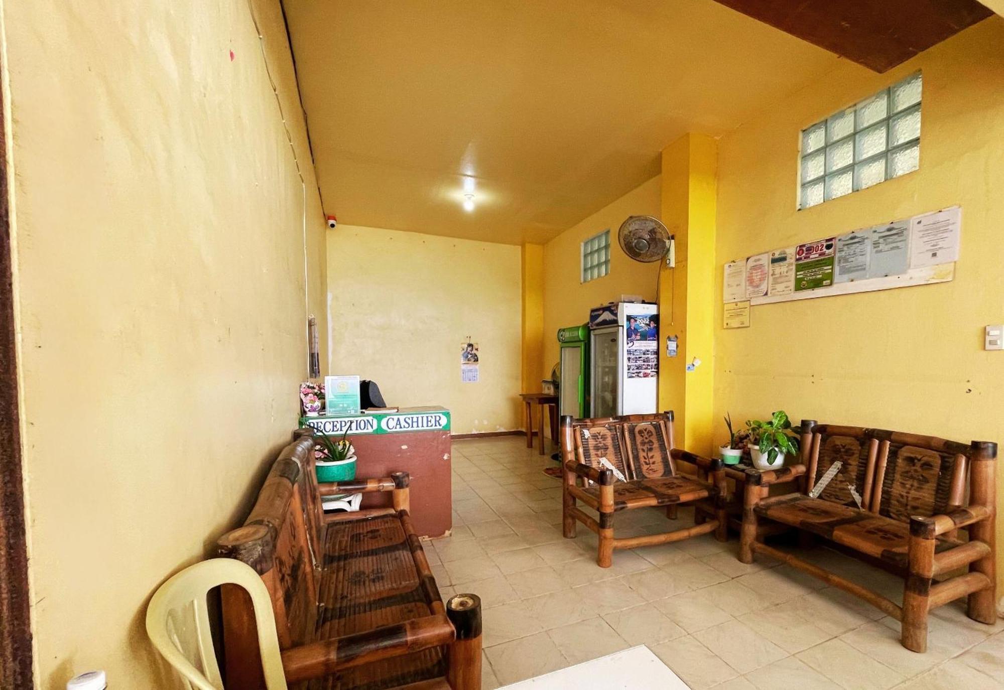 White Beach Hotel Puerto Galera Powered By Cocotel Exterior foto