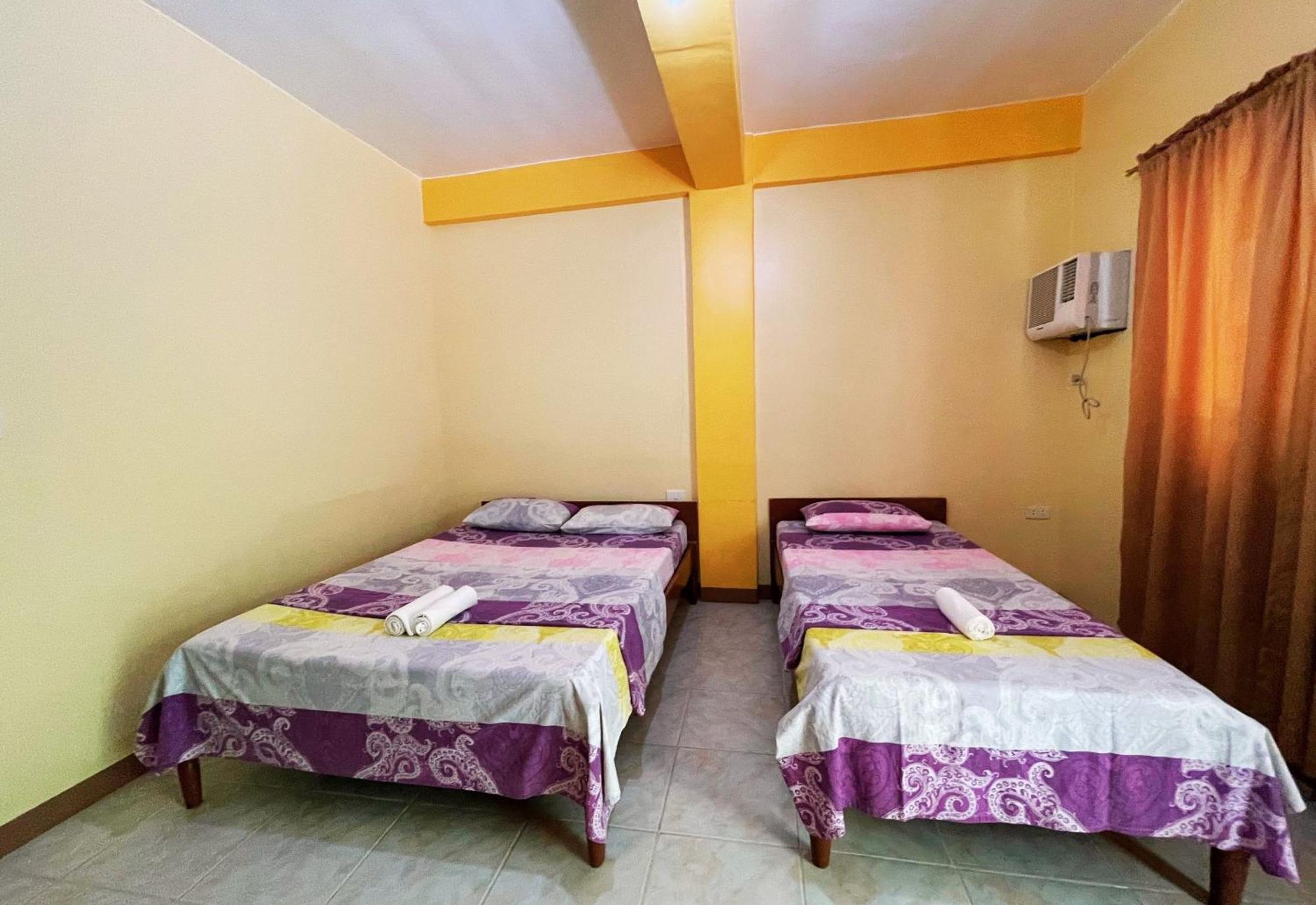 White Beach Hotel Puerto Galera Powered By Cocotel Exterior foto