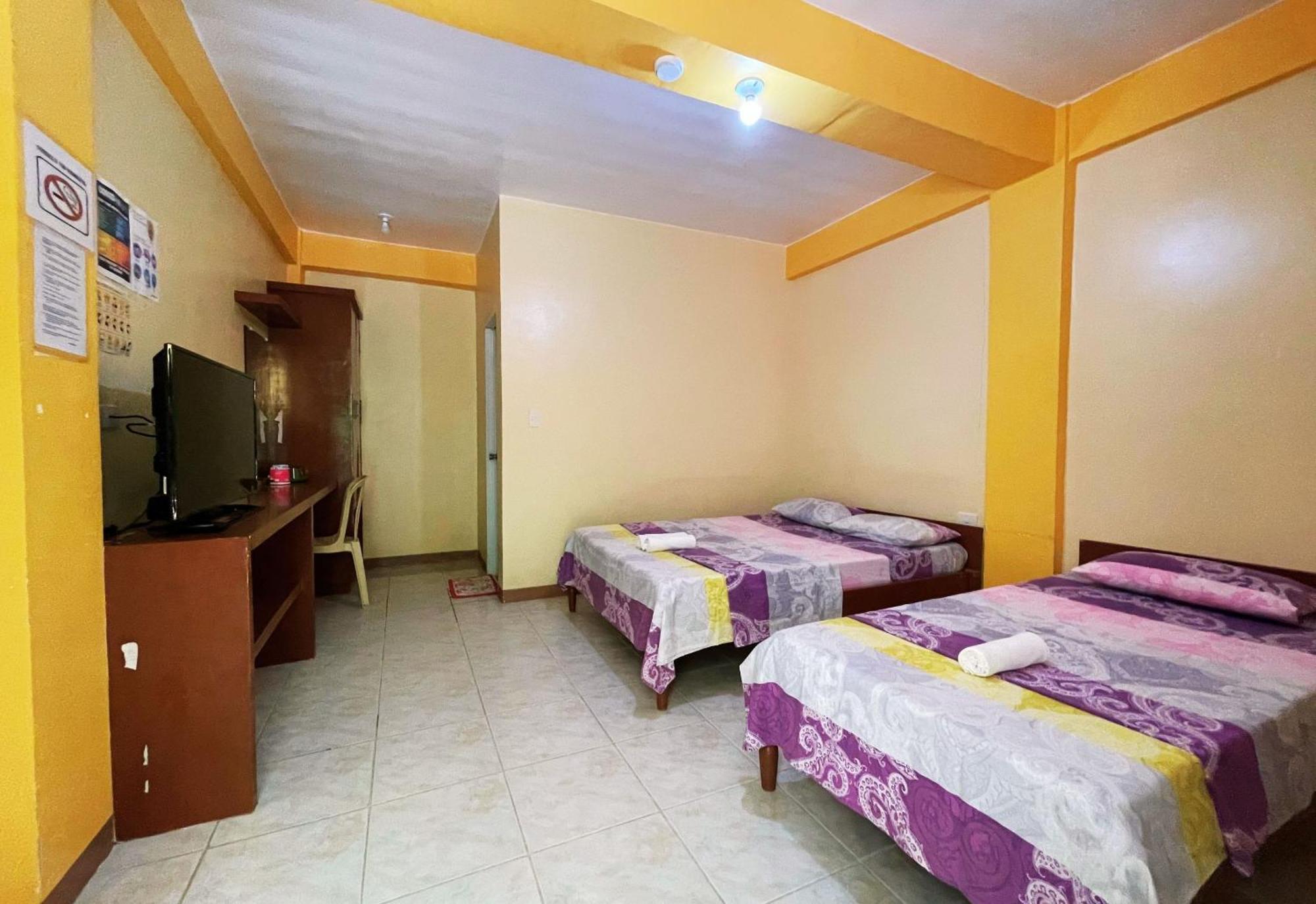 White Beach Hotel Puerto Galera Powered By Cocotel Exterior foto