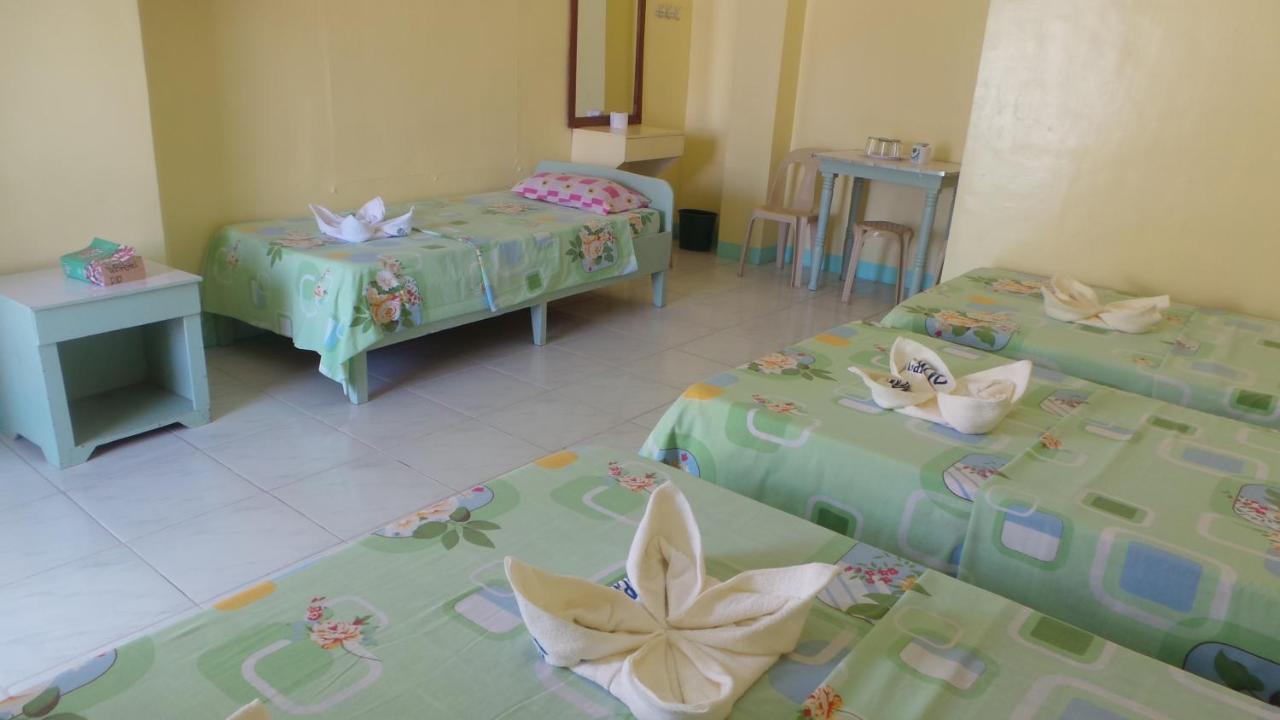 White Beach Hotel Puerto Galera Powered By Cocotel Habitación foto